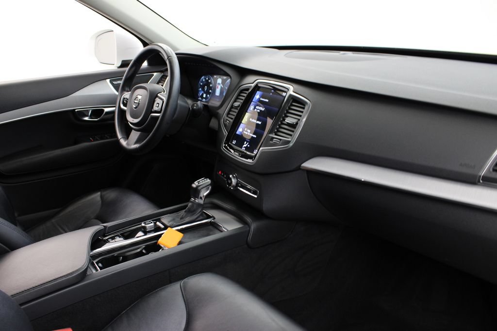 Used 2022 Volvo XC90 T5 Momentum FWD image 28