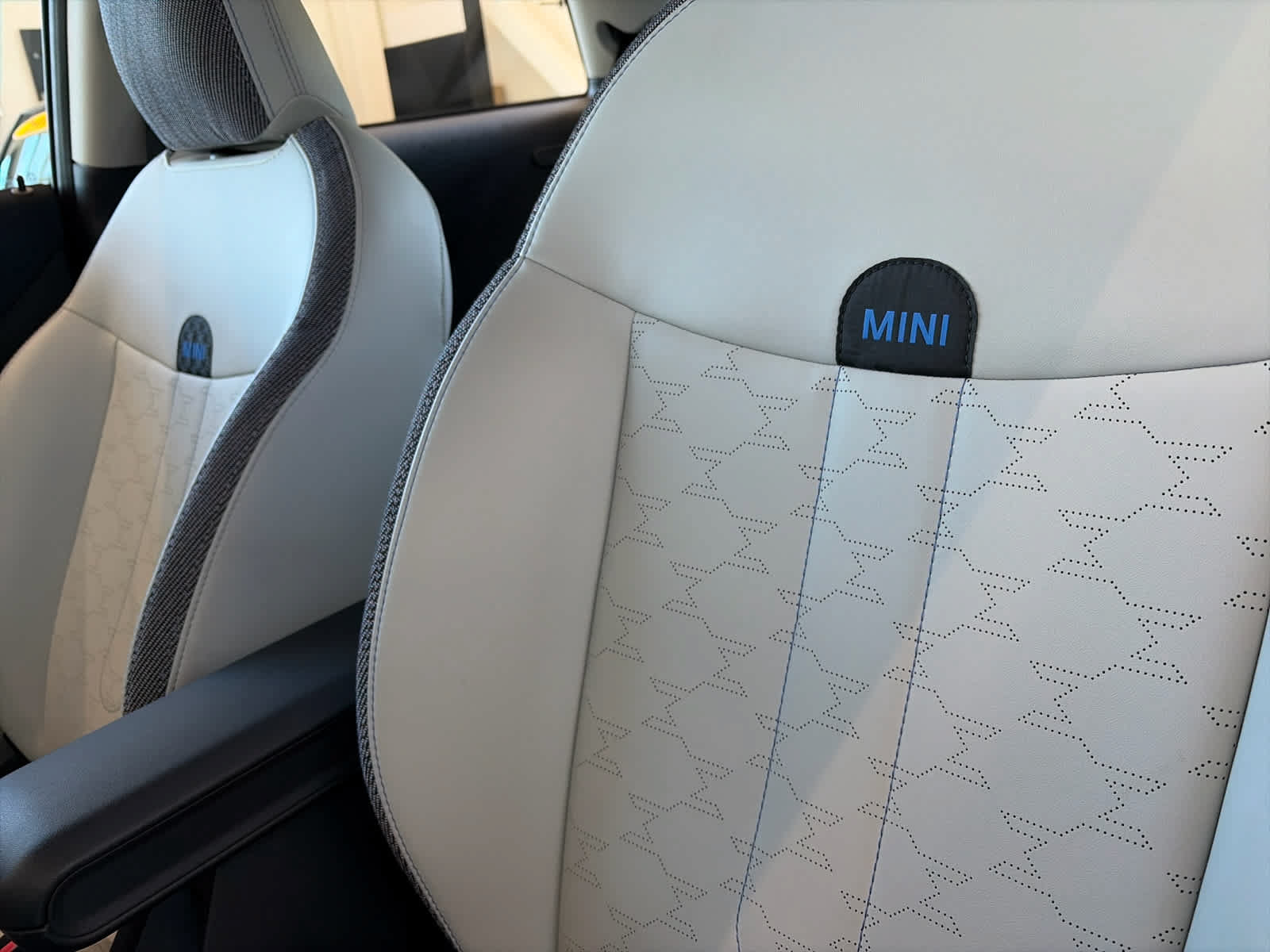 Used 2025 MINI Cooper 2-Door Hardtop FWD image 11