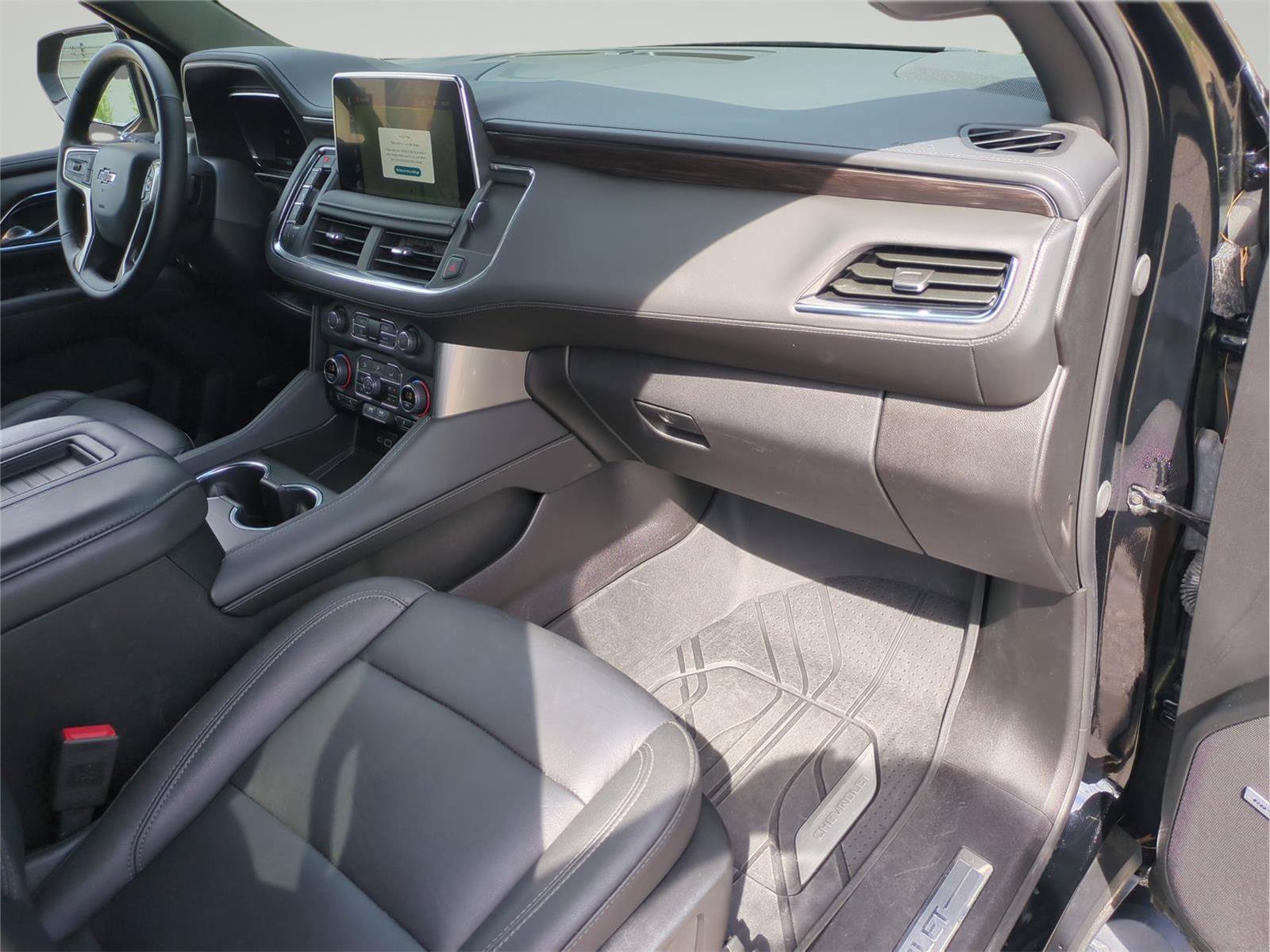Used 2024 Chevrolet Tahoe Z71 w/ Luxury Package AWD/4WD image 39