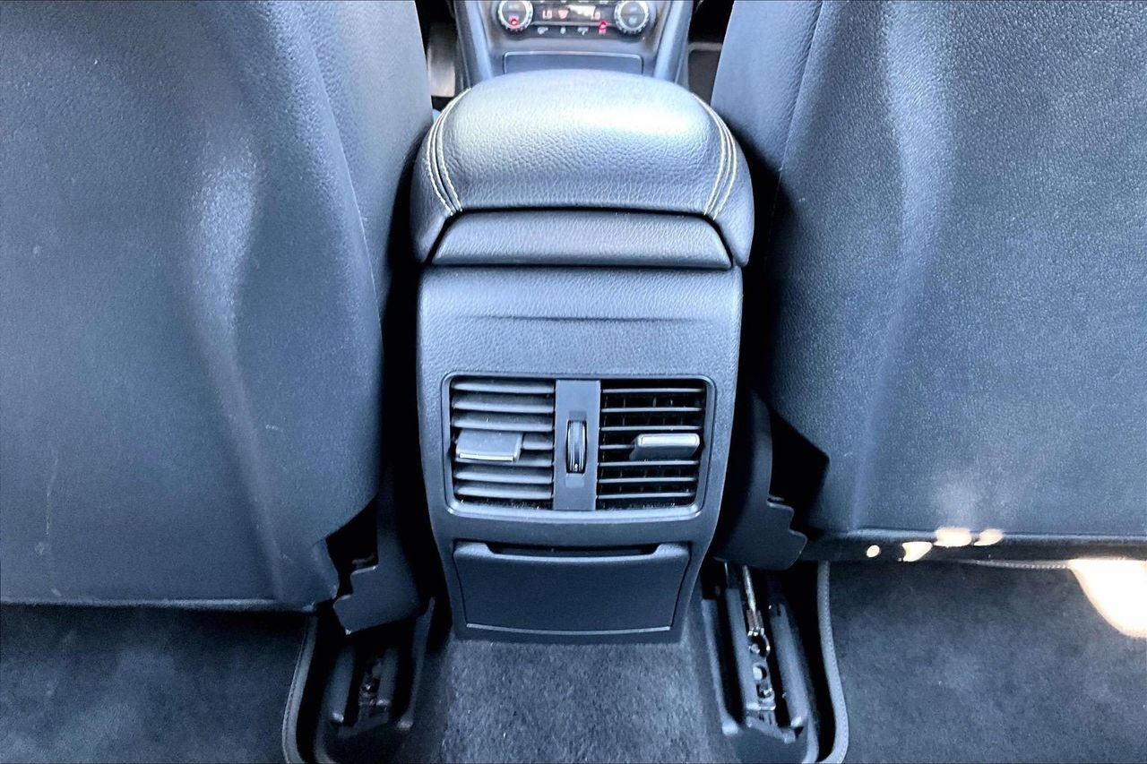 Used 2019 Mercedes-Benz CLA 250 4MATIC image 16