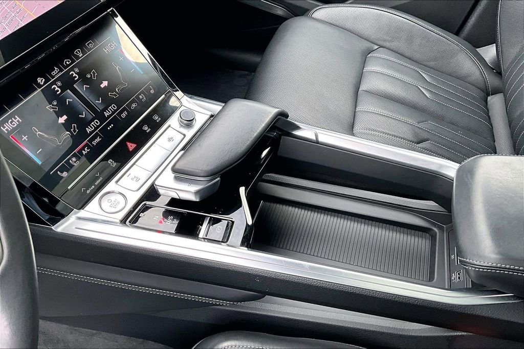 Used 2019 Audi e-tron Prestige w/ Prestige Package AWD/4WD image 17