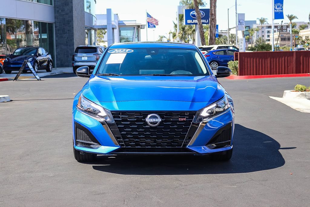 Used 2025 Nissan Altima 2.5 SR w/ SR Premium Package FWD image 2