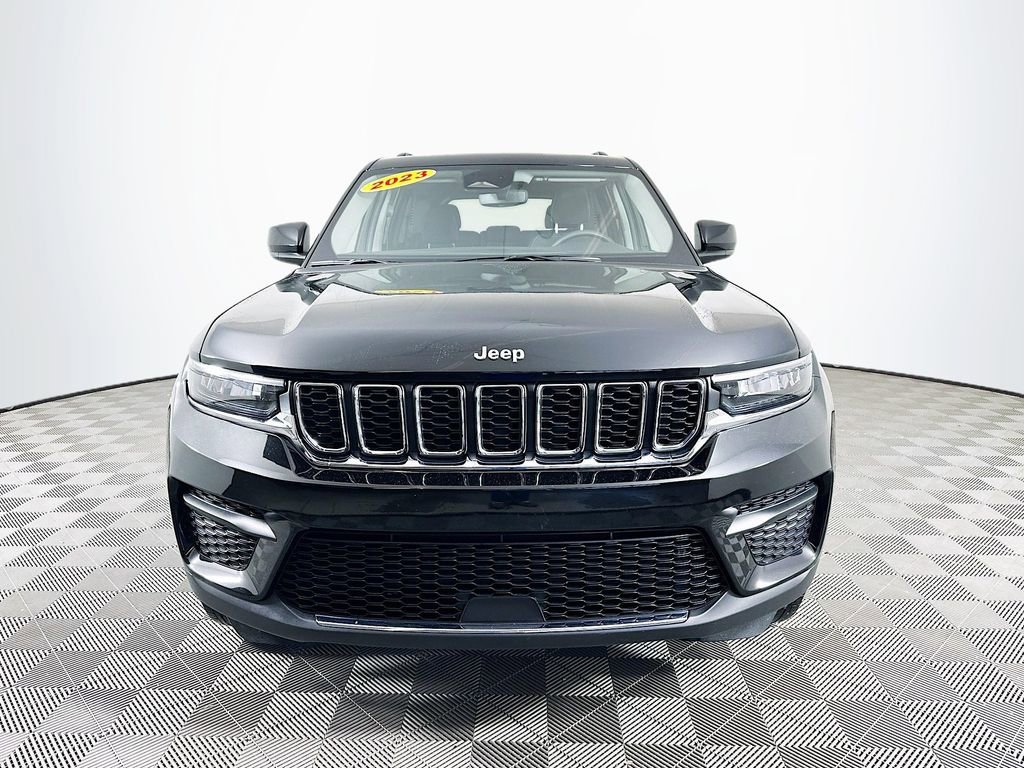 Used 2023 Jeep Grand Cherokee Laredo w/ Luxury Tech Group I image 4