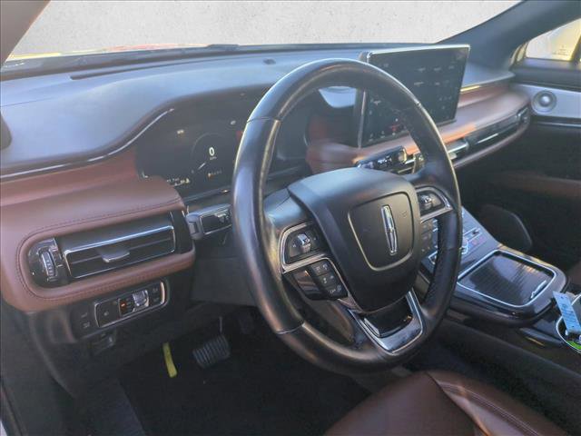 Used 2022 Lincoln Nautilus Reserve w/ Equipment Group 202A image 10