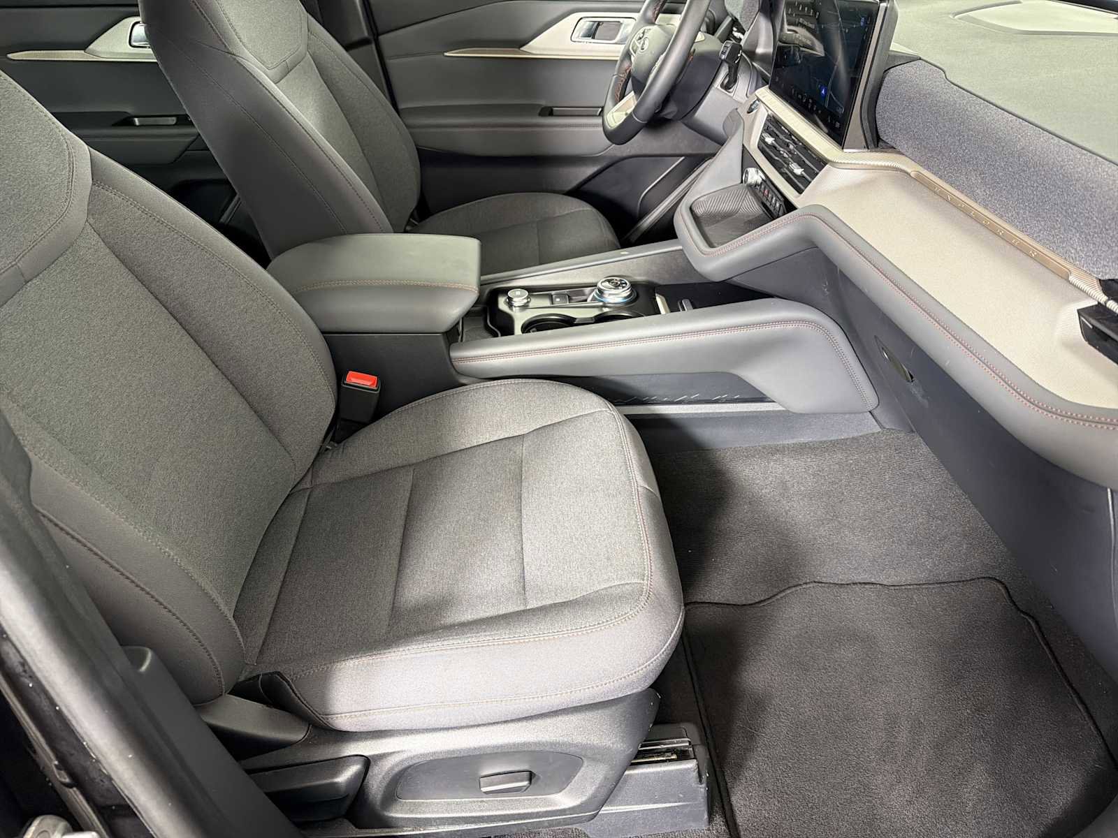 Used 2025 Ford Explorer Active image 22