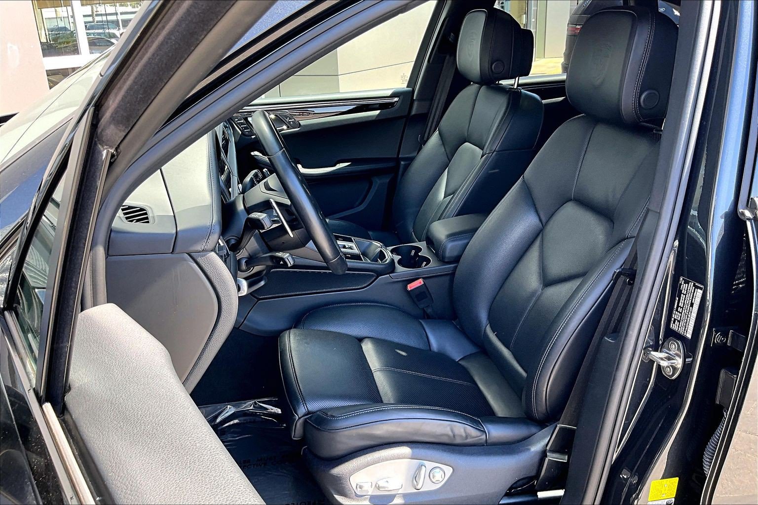 Used 2024 Porsche Macan Turbo AWD/4WD image 24