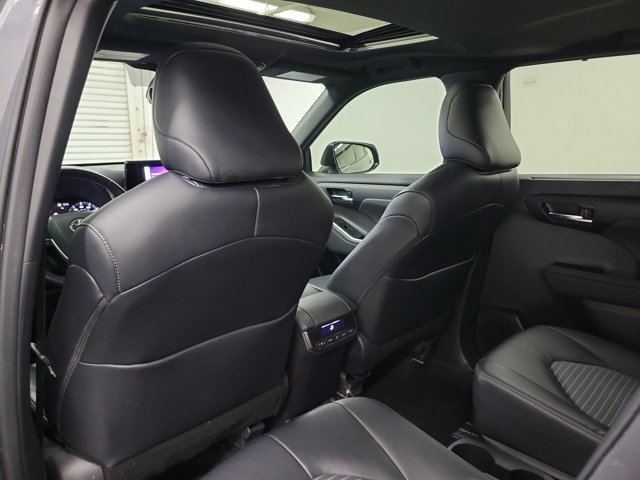 Used 2024 Toyota Highlander LE image 16