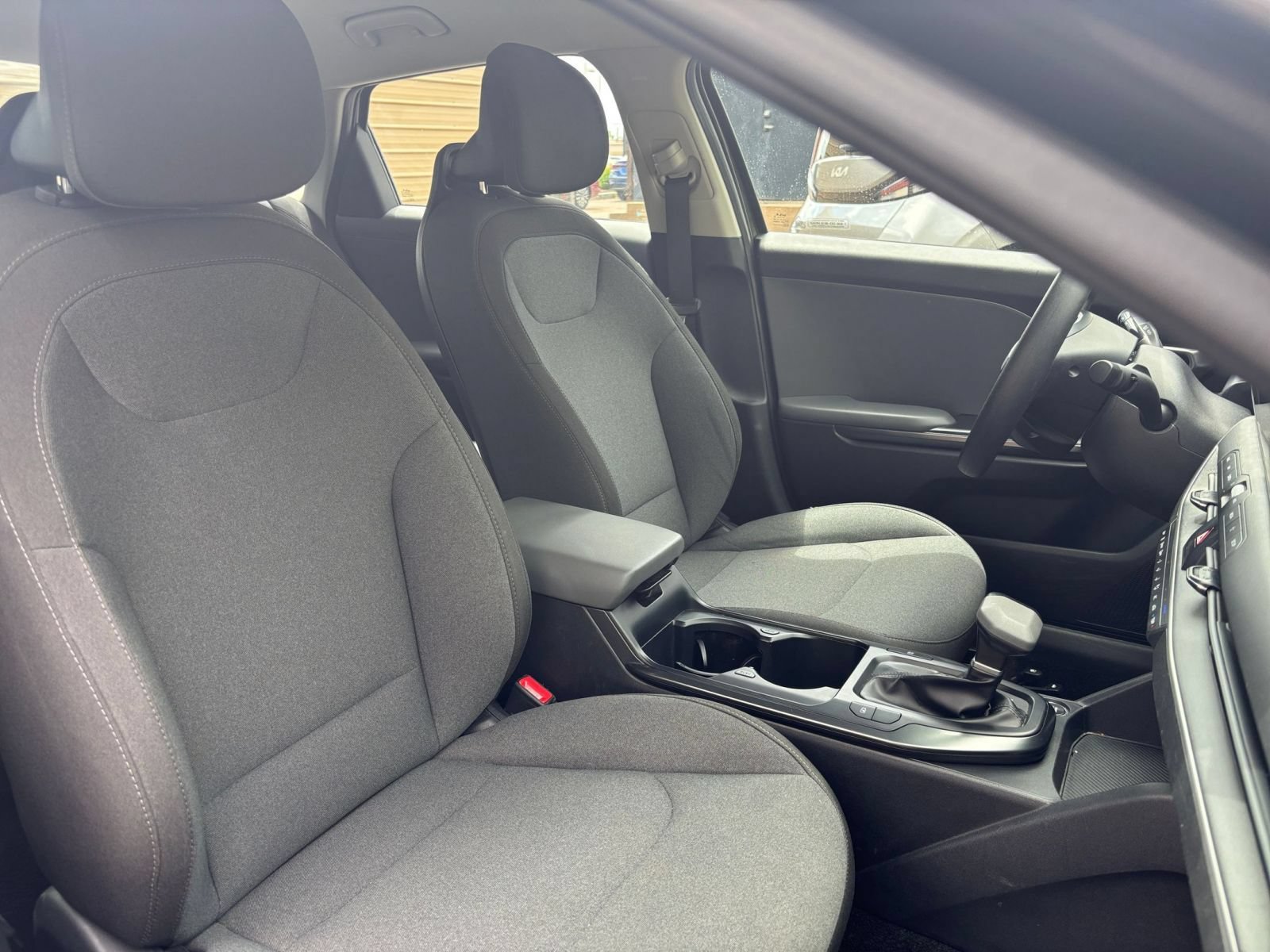 Used 2025 Kia K4 FWD image 32