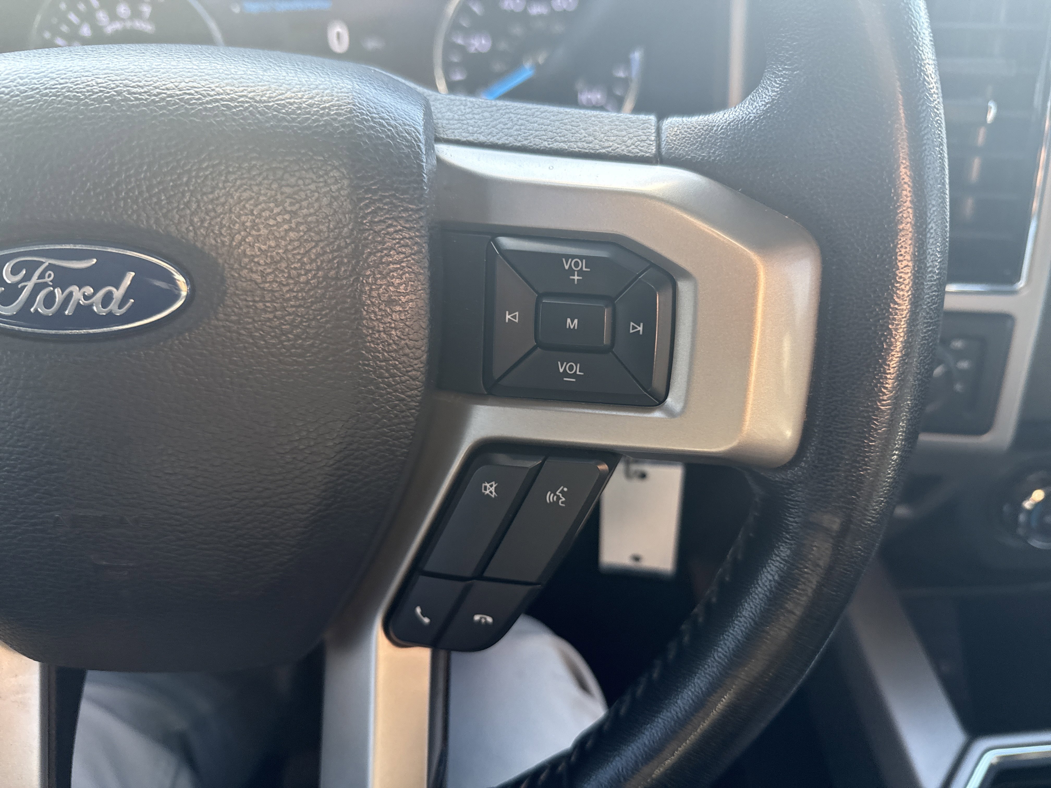 Used 2021 Ford F350 Lariat w/ Chrome Package image 19