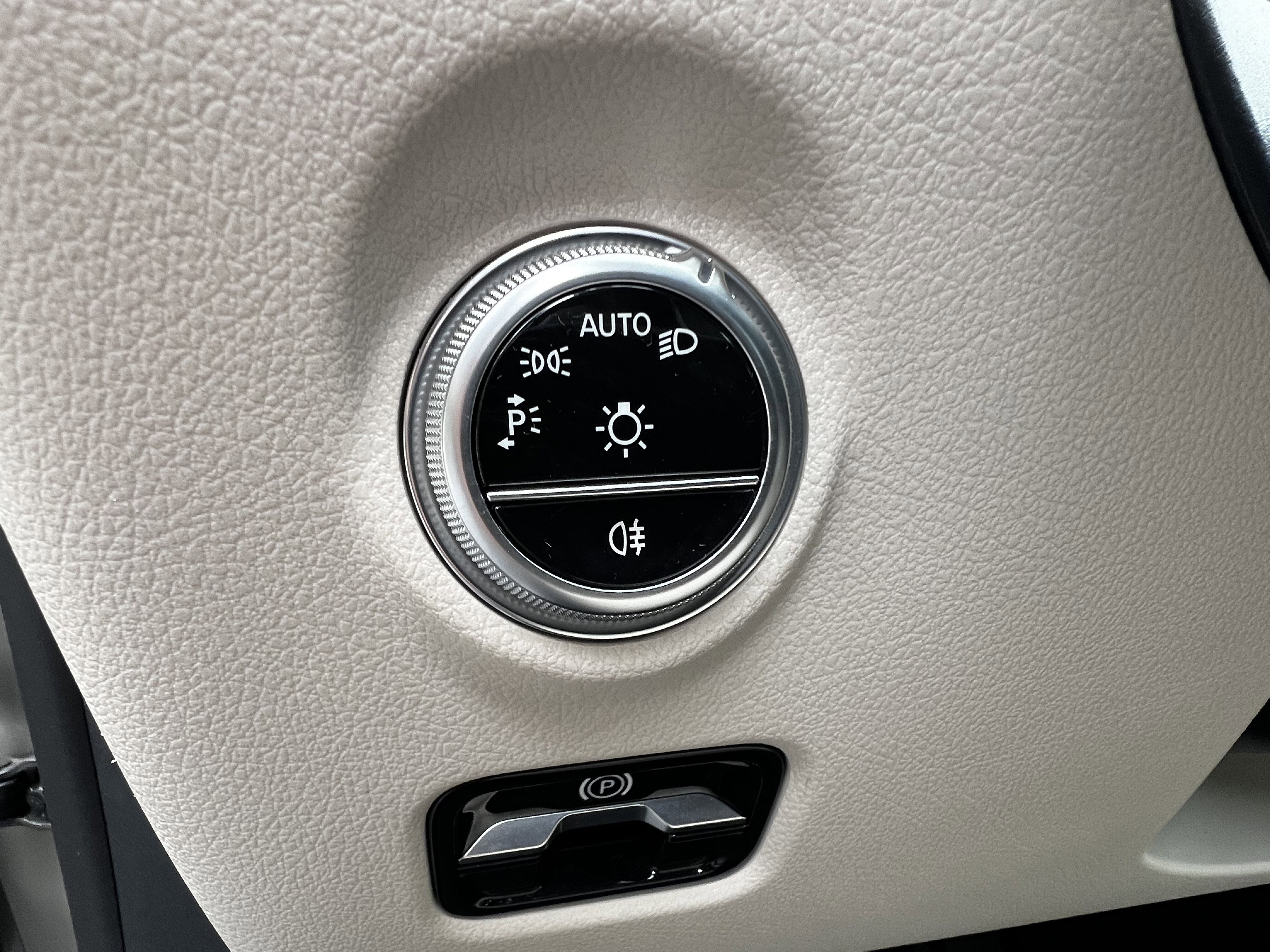 Used 2022 Mercedes-Benz C 300 Sedan image 15