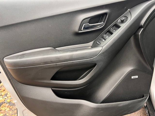 Used 2020 Chevrolet Trax LT w/ Sun & Sound Package image 9