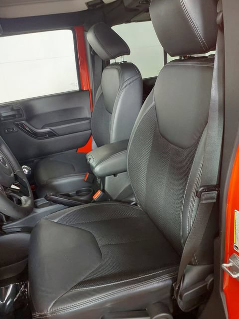 Used 2017 Jeep Wrangler Unlimited Sahara AWD/4WD image 13