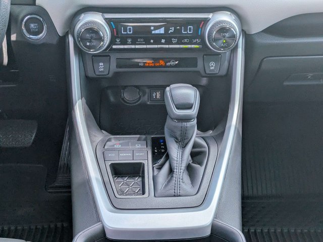 Used 2025 Toyota RAV4 XLE w/ Convenience Package FWD image 21