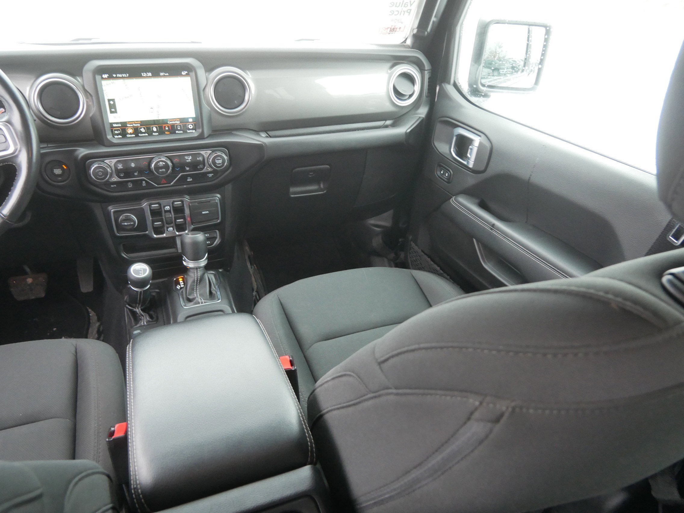 Used 2022 Jeep Gladiator Overland w/ Cold Weather Group image 11