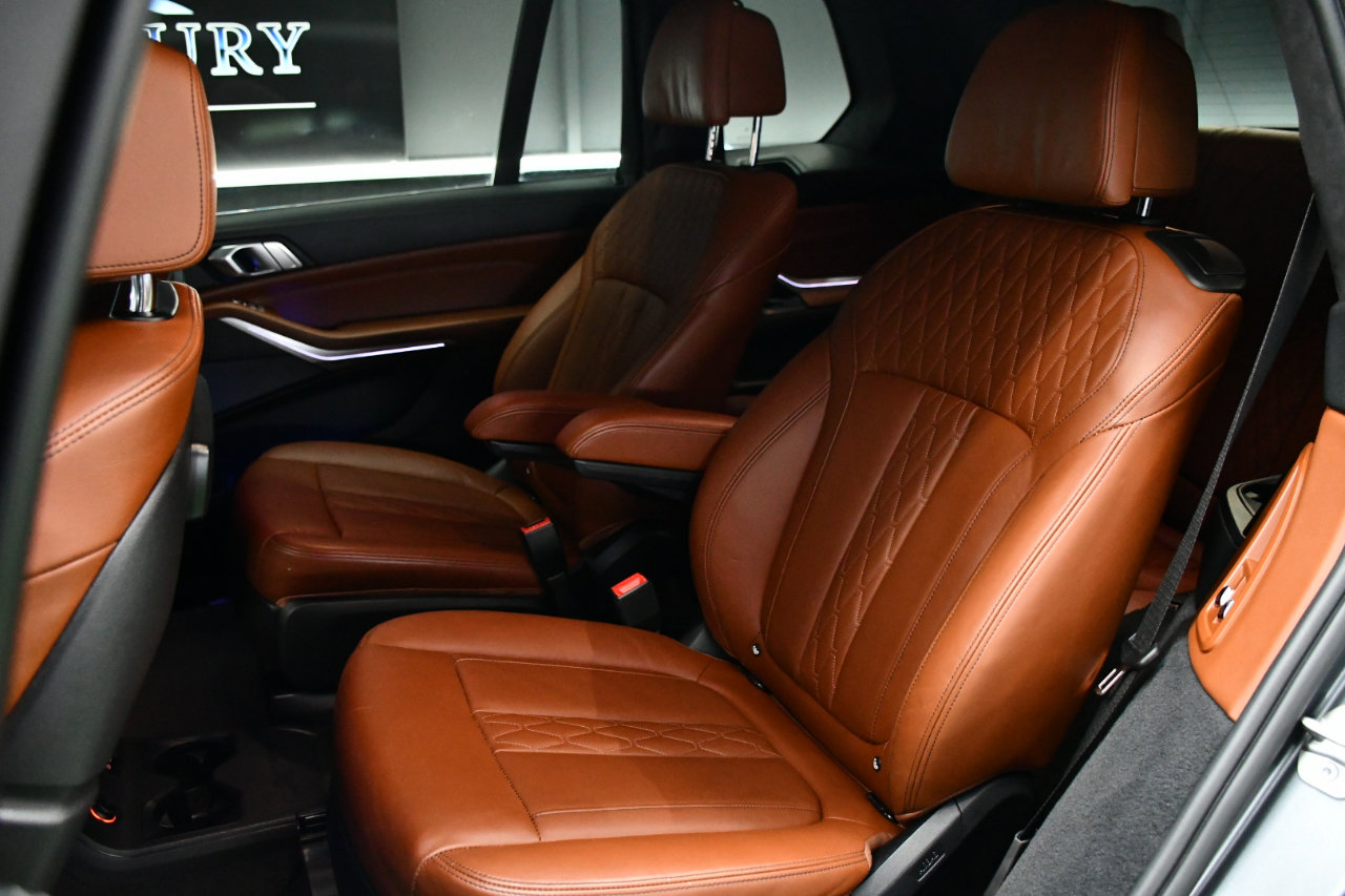 Used 2022 BMW X7 M50i w/ Executive Package image 41