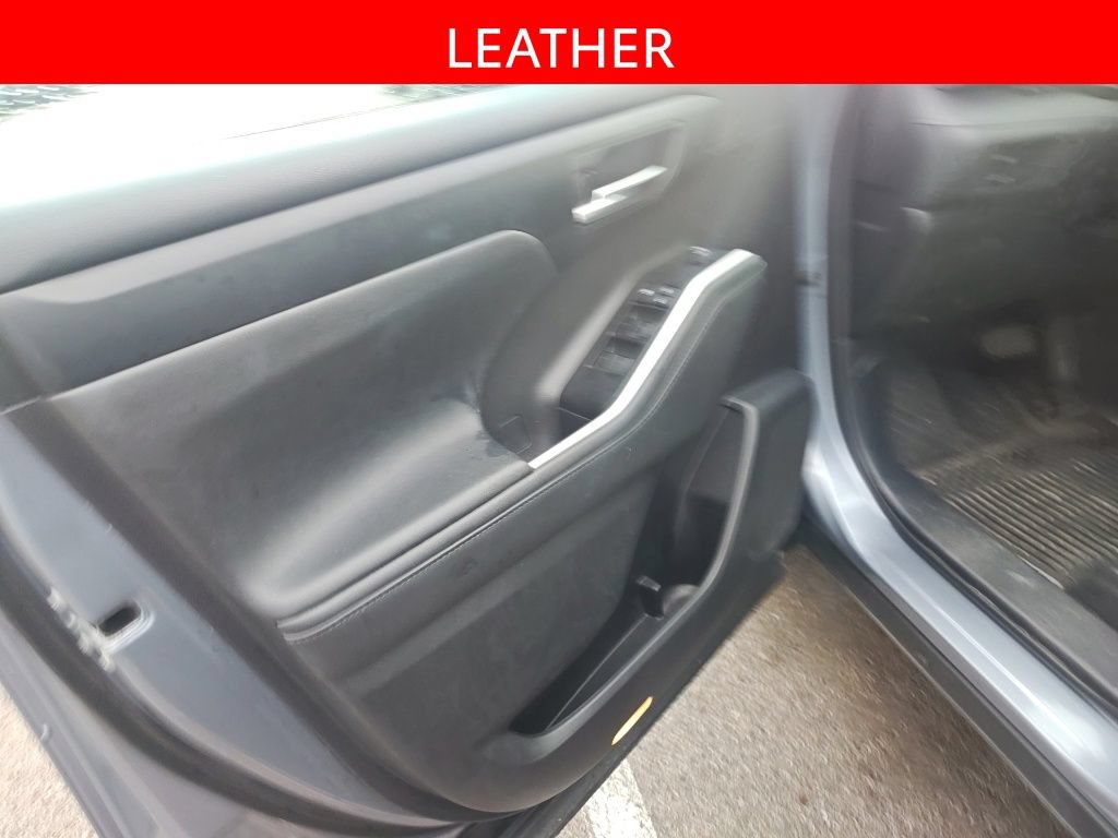 Used 2021 Toyota Highlander XLE AWD/4WD image 5