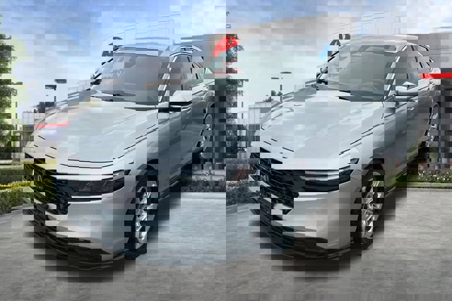 Used 2023 Honda Accord LX image 3