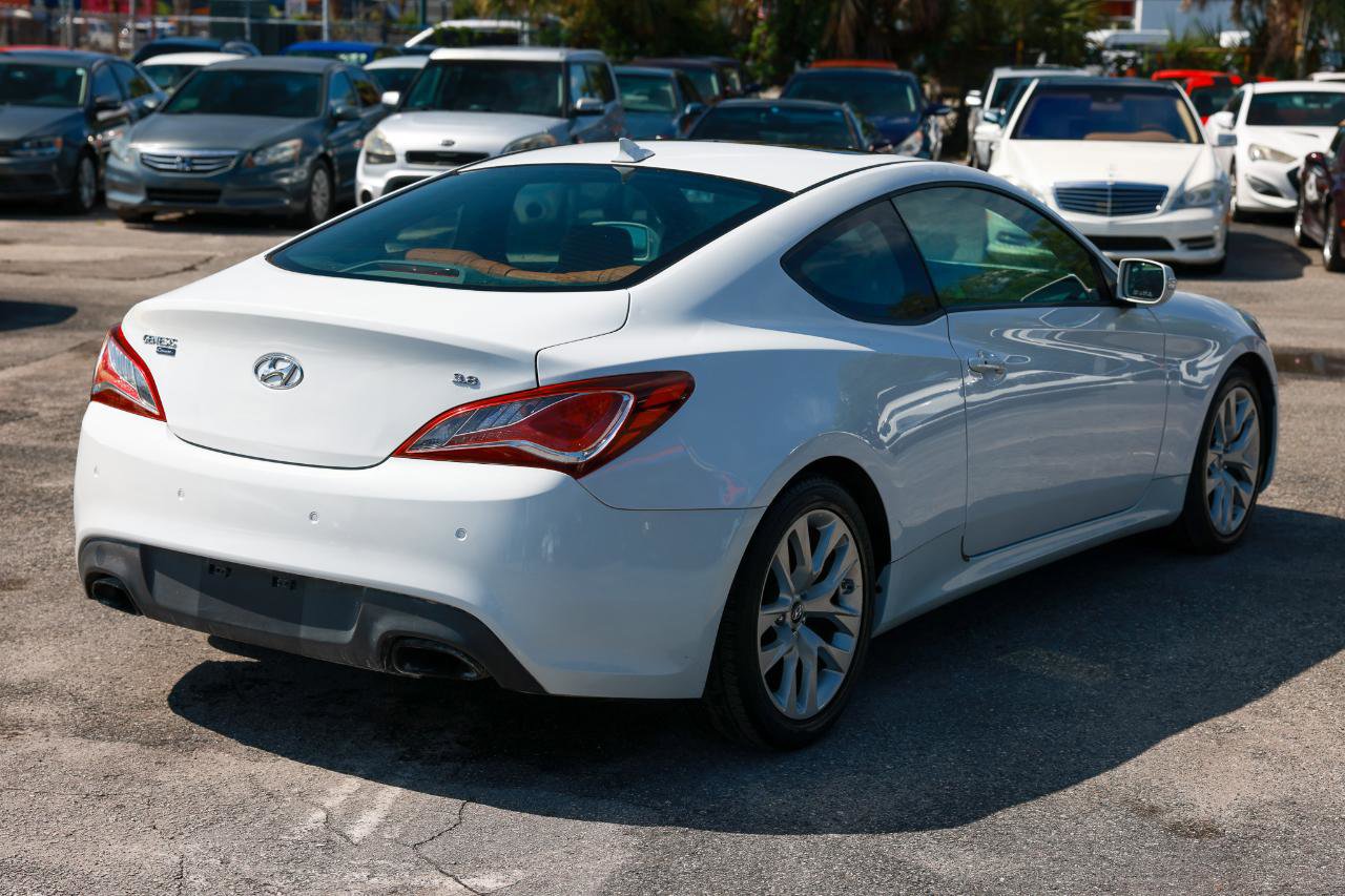 Used 2013 Hyundai Genesis 3.8 RWD image 11