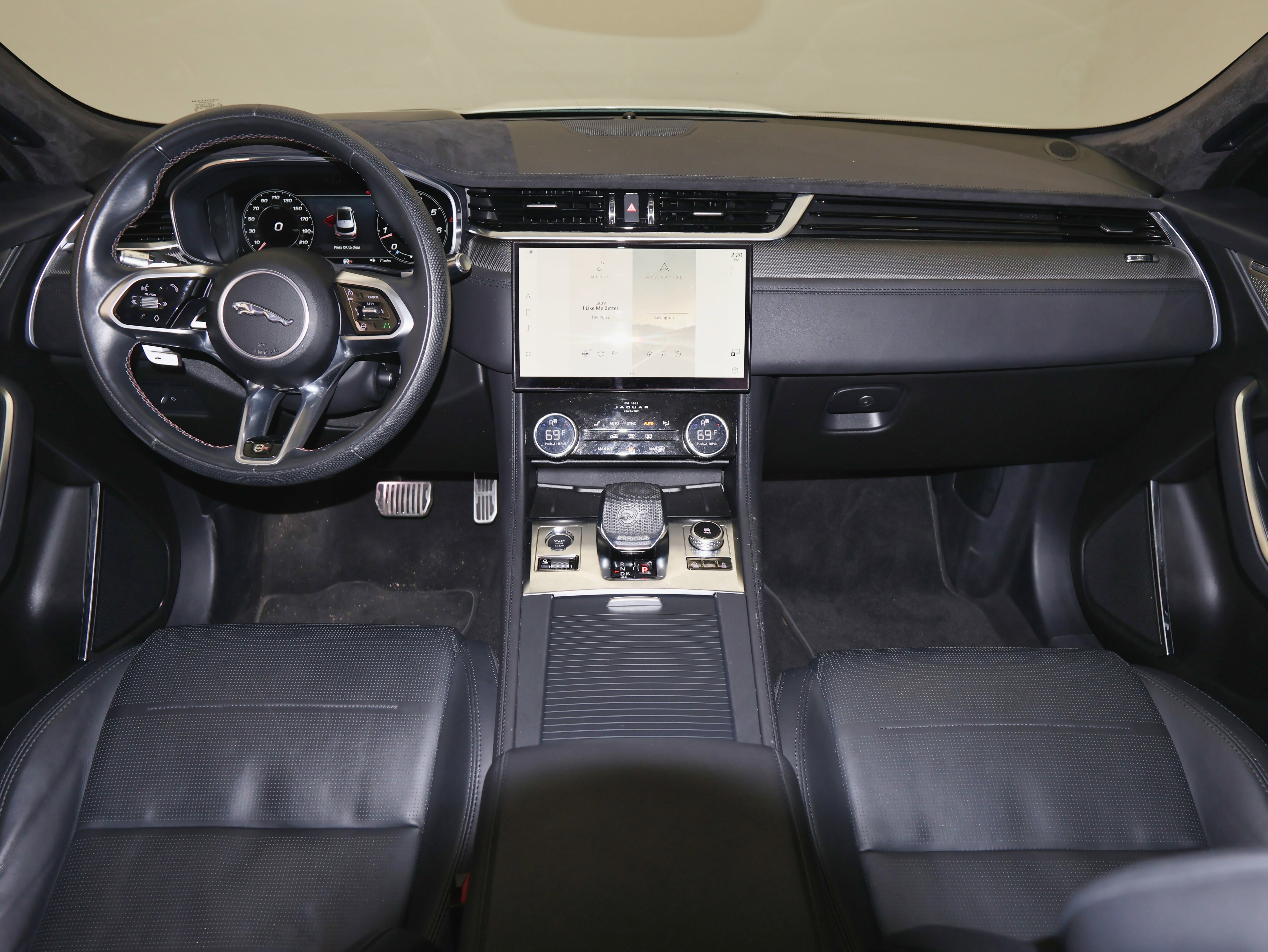 Used 2021 Jaguar F-PACE SVR image 25