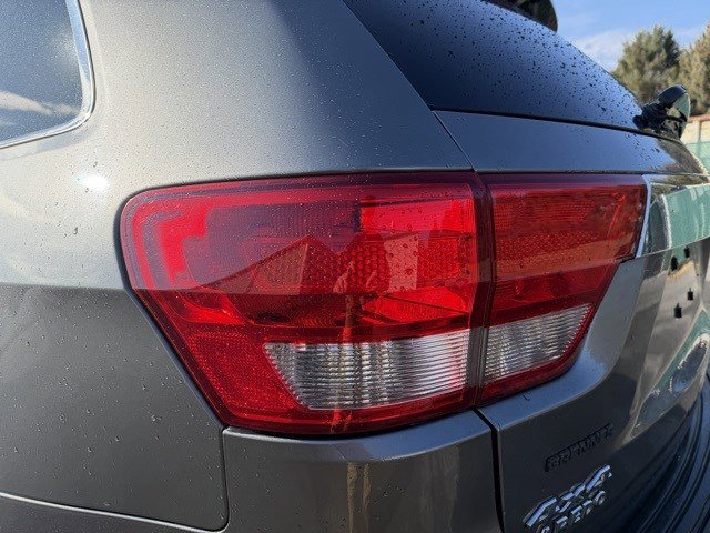 Used 2012 Jeep Grand Cherokee Laredo w/ Laredo E Group image 4