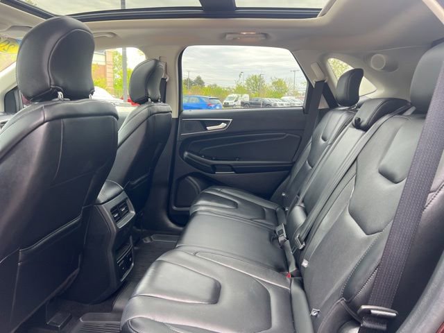 Used 2019 Ford Edge Titanium w/ Equipment Group 301A AWD/4WD image 18