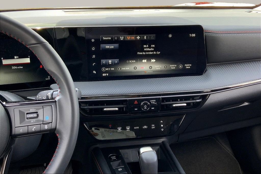 Used 2025 Nissan Kicks SR image 9