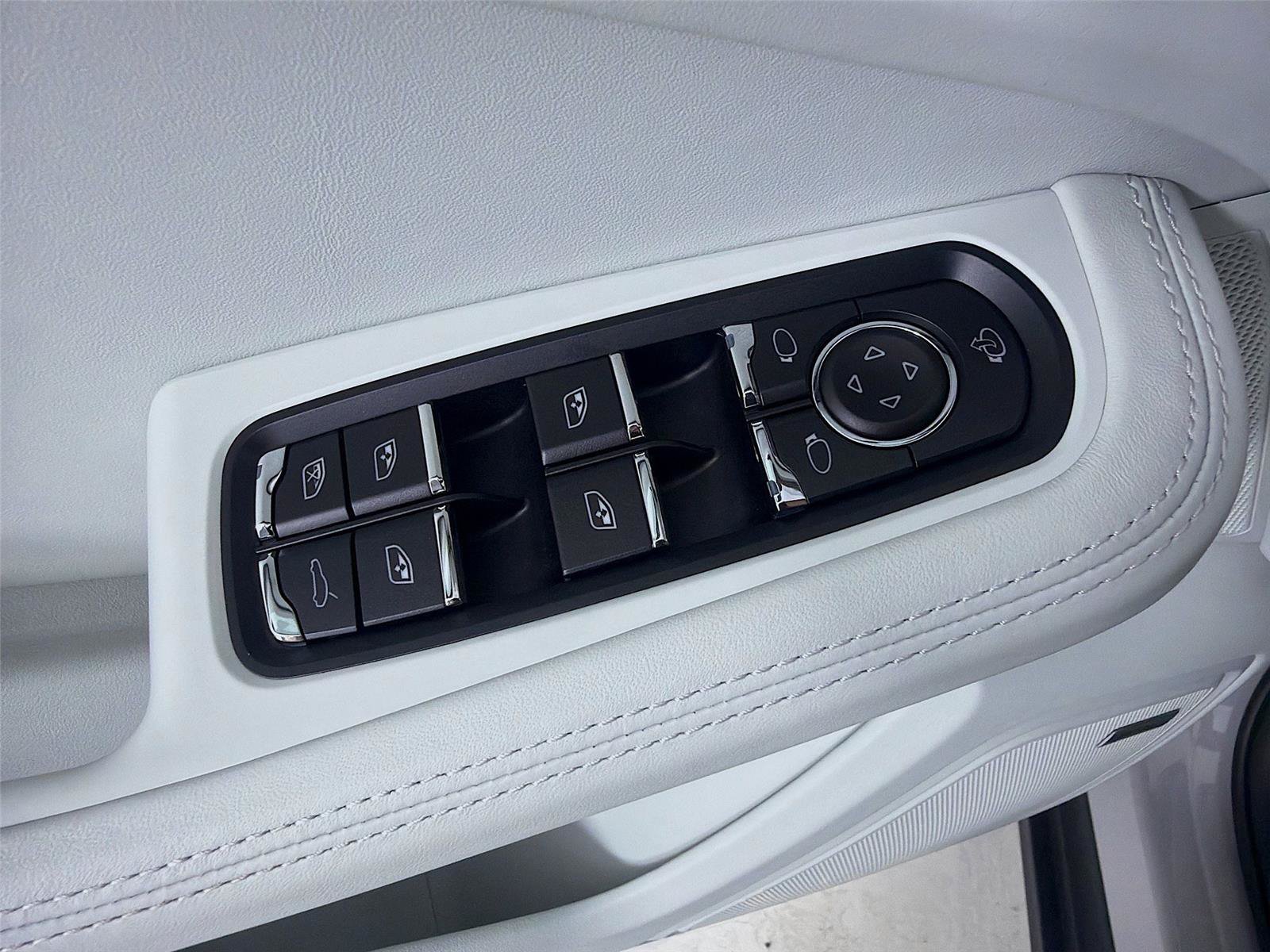New 2026 Porsche Macan S AWD/4WD image 8