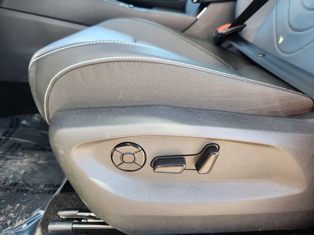 New 2025 Volkswagen Tiguan SE image 13