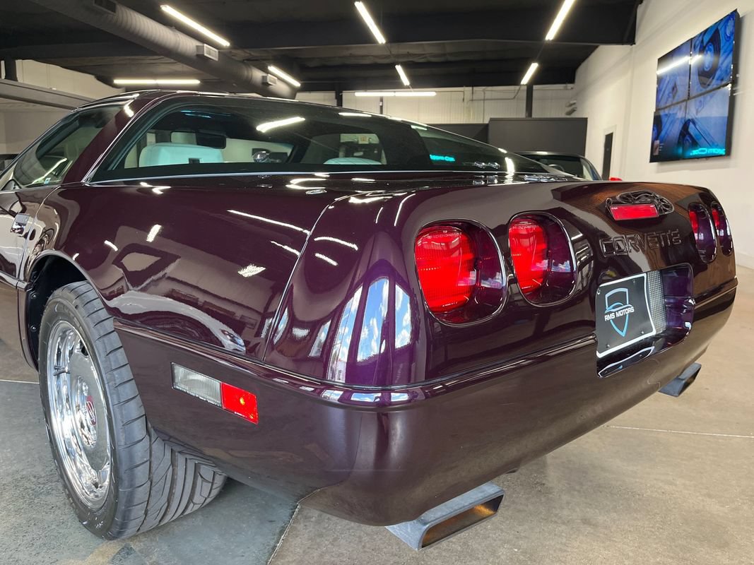 Used 1993 Chevrolet Corvette Coupe RWD image 31