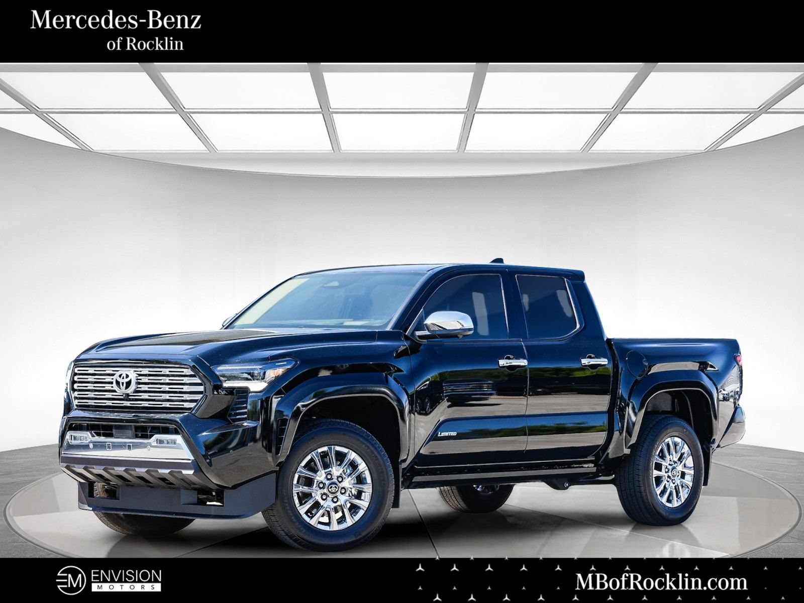 Used 2025 Toyota Tacoma Limited AWD/4WD image 1