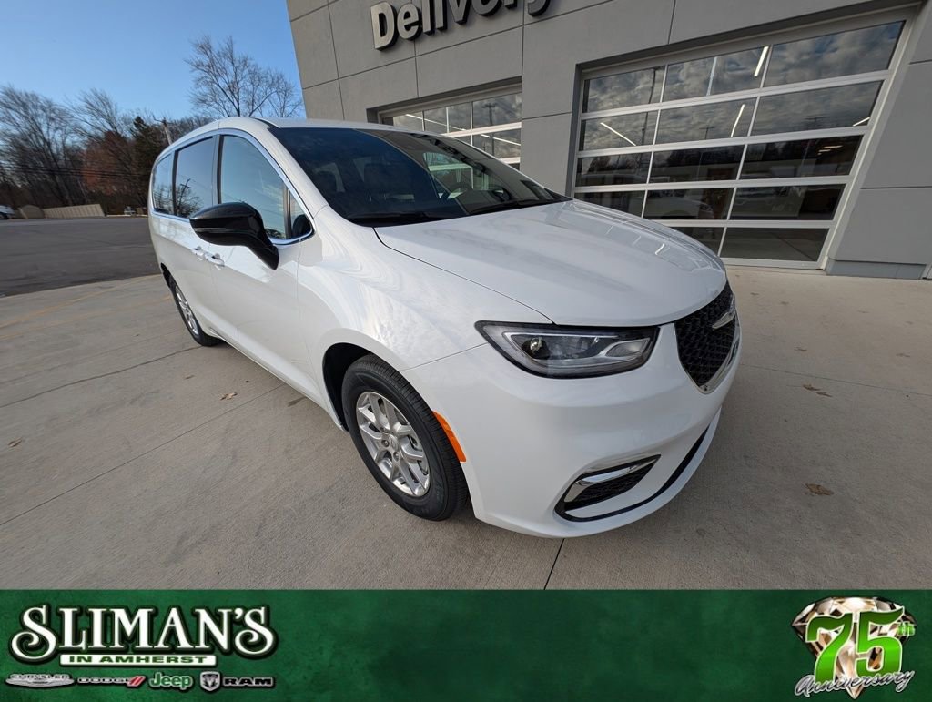 New 2026 Chrysler Pacifica Select image 1