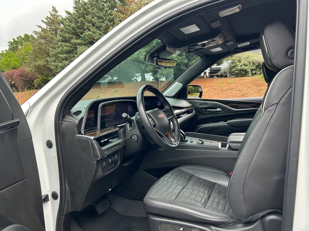 Used 2023 Cadillac Escalade ESV Sport Platinum w/ LPO, ONYX Package AWD/4WD image 40