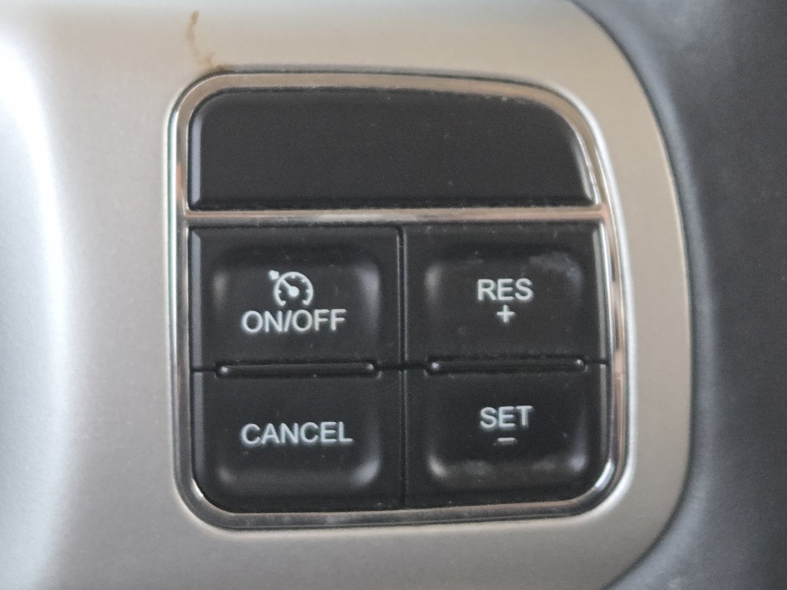 Used 2015 Jeep Compass Latitude FWD image 5