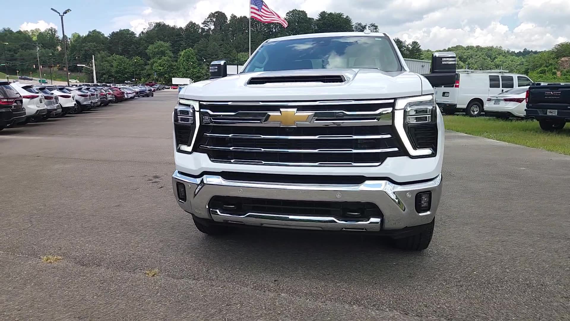 Used 2024 Chevrolet Silverado 2500 LTZ w/ LTZ Convenience Package AWD/4WD image 15