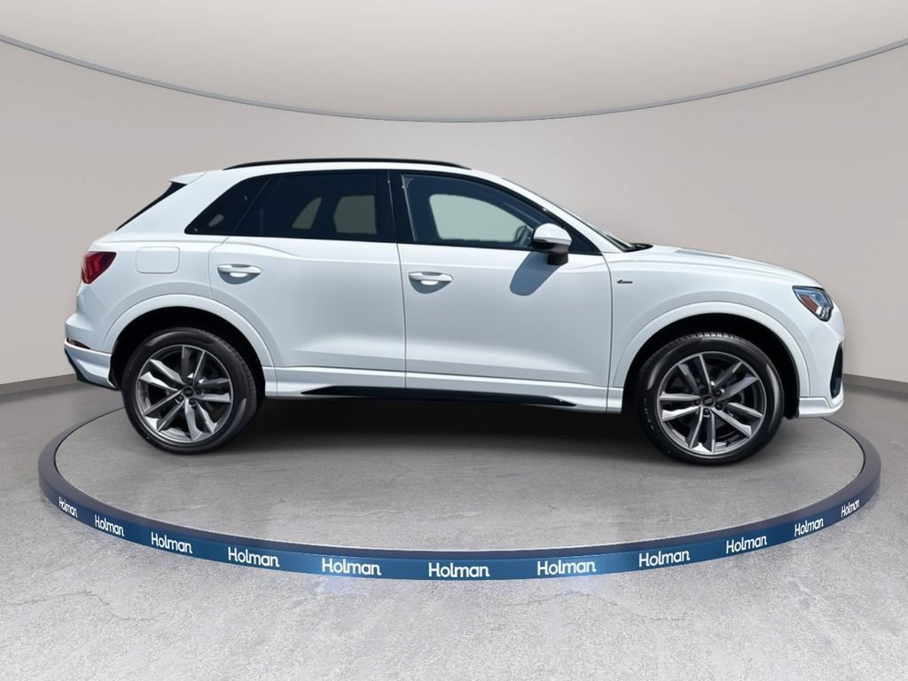 Certified 2025 Audi Q3 2.0T Premium w/ Convenience Package AWD/4WD image 4