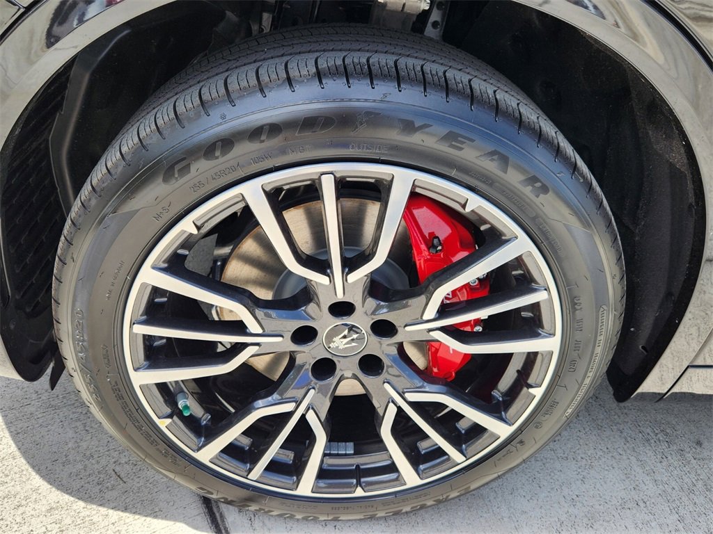 New 2025 Maserati Grecale GT image 5