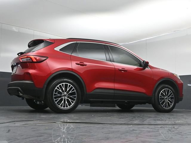 Used 2025 Ford Escape SE image 44