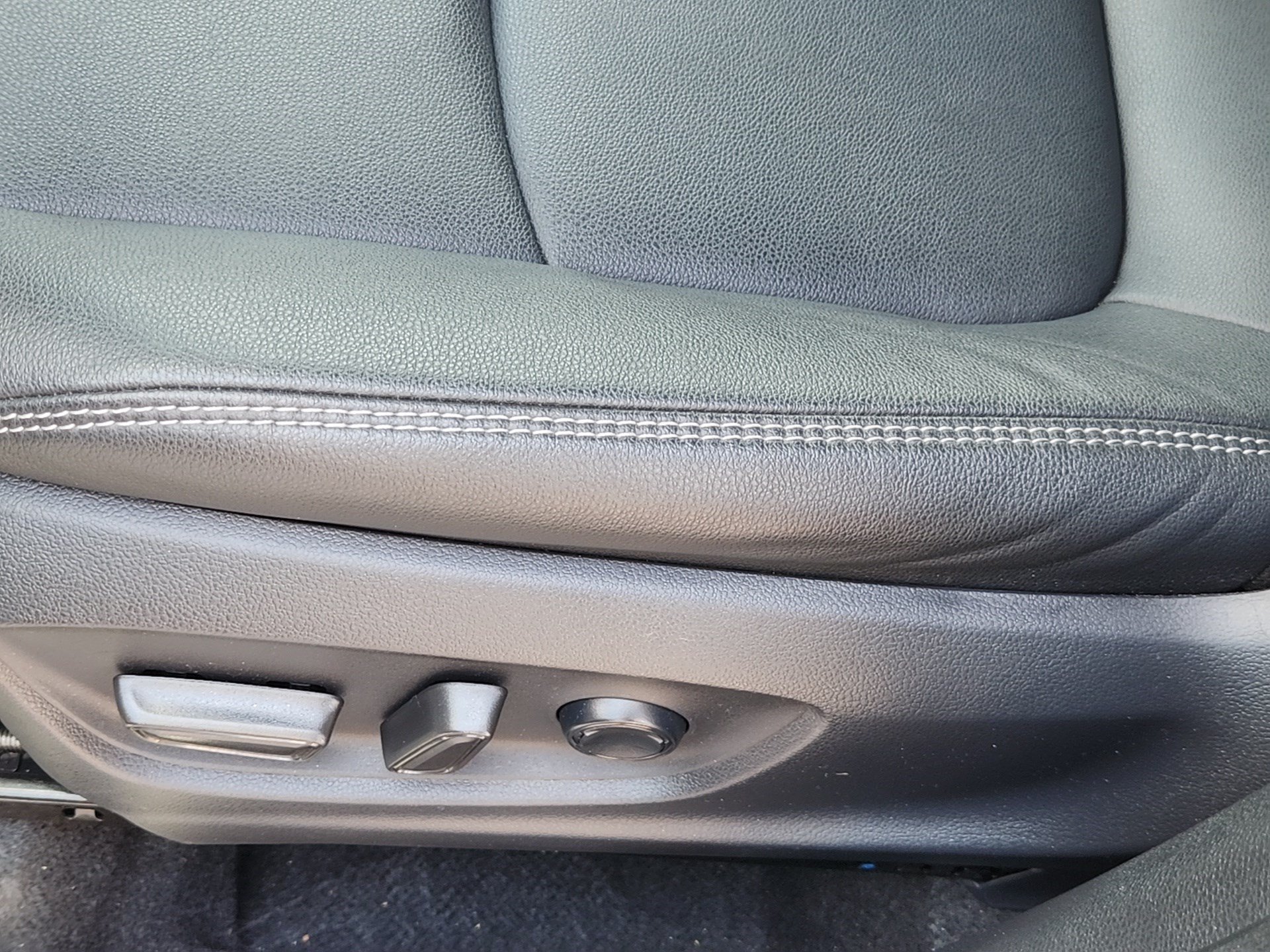 Certified 2025 Toyota Corolla Cross XLE FWD image 21