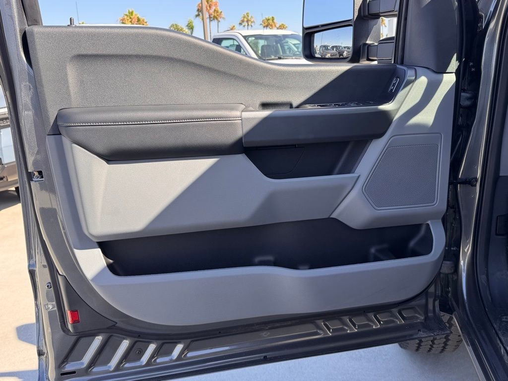 New 2025 Ford F350 XLT w/ FX4 Off-Road Package AWD/4WD image 15
