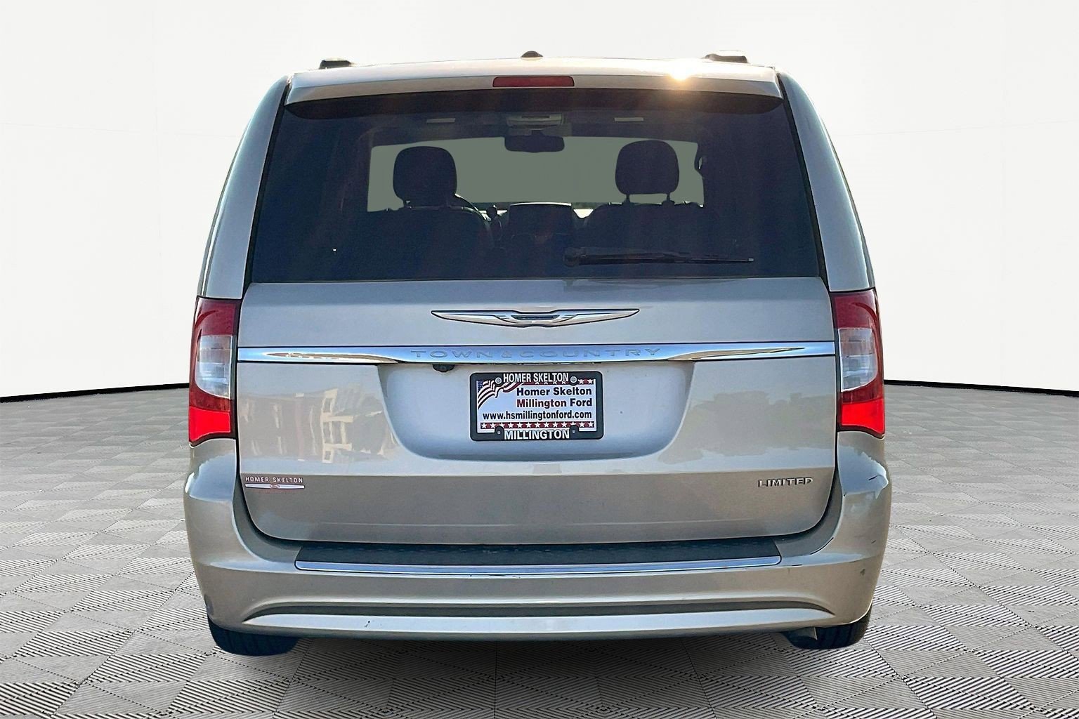 Used 2012 Chrysler Town & Country Touring w/ Entertainment Group #1 image 4