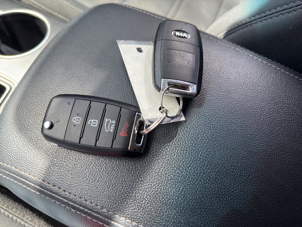 Used 2020 Kia Sorento LX image 29