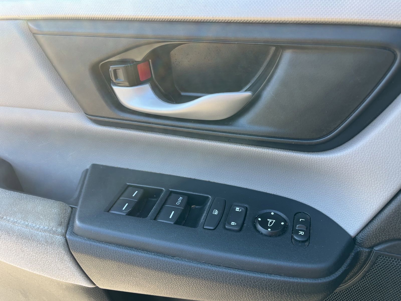 Used 2020 Honda CR-V LX image 13