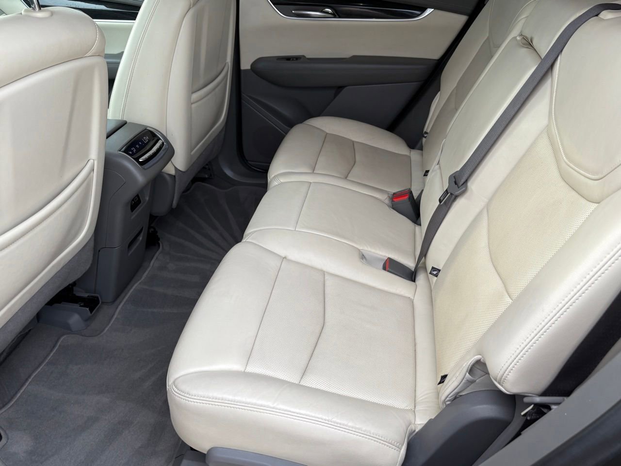 Used 2020 Cadillac XT6 Premium Luxury FWD image 34