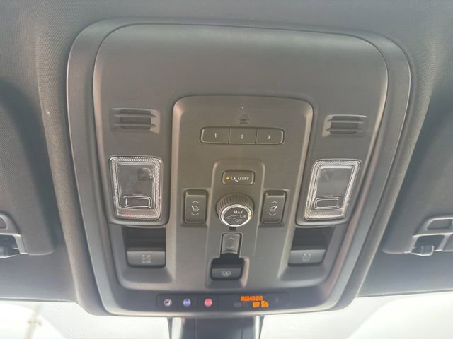 Used 2022 GMC Yukon XL Denali image 32