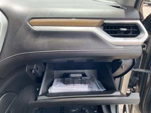 Used 2022 GMC Acadia SLE w/ Driver Convenience Package FWD image 35