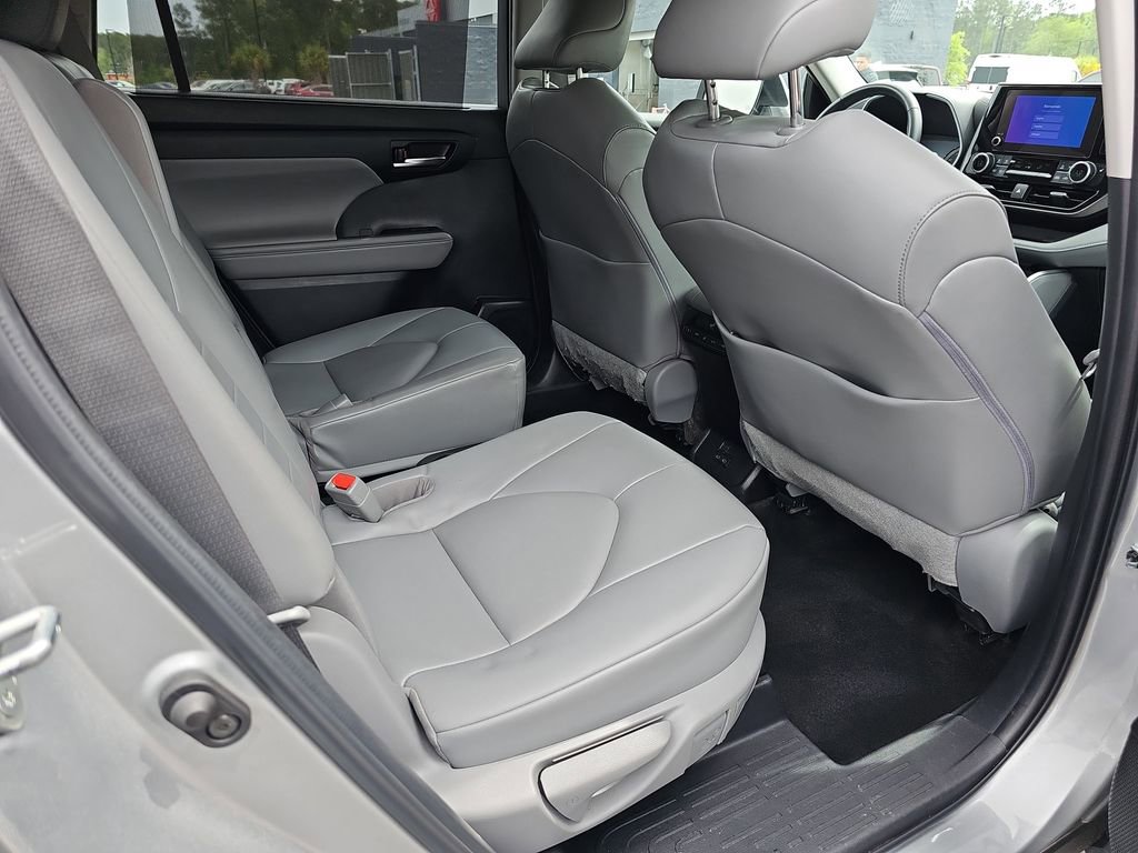 Used 2023 Toyota Highlander XLE FWD image 15