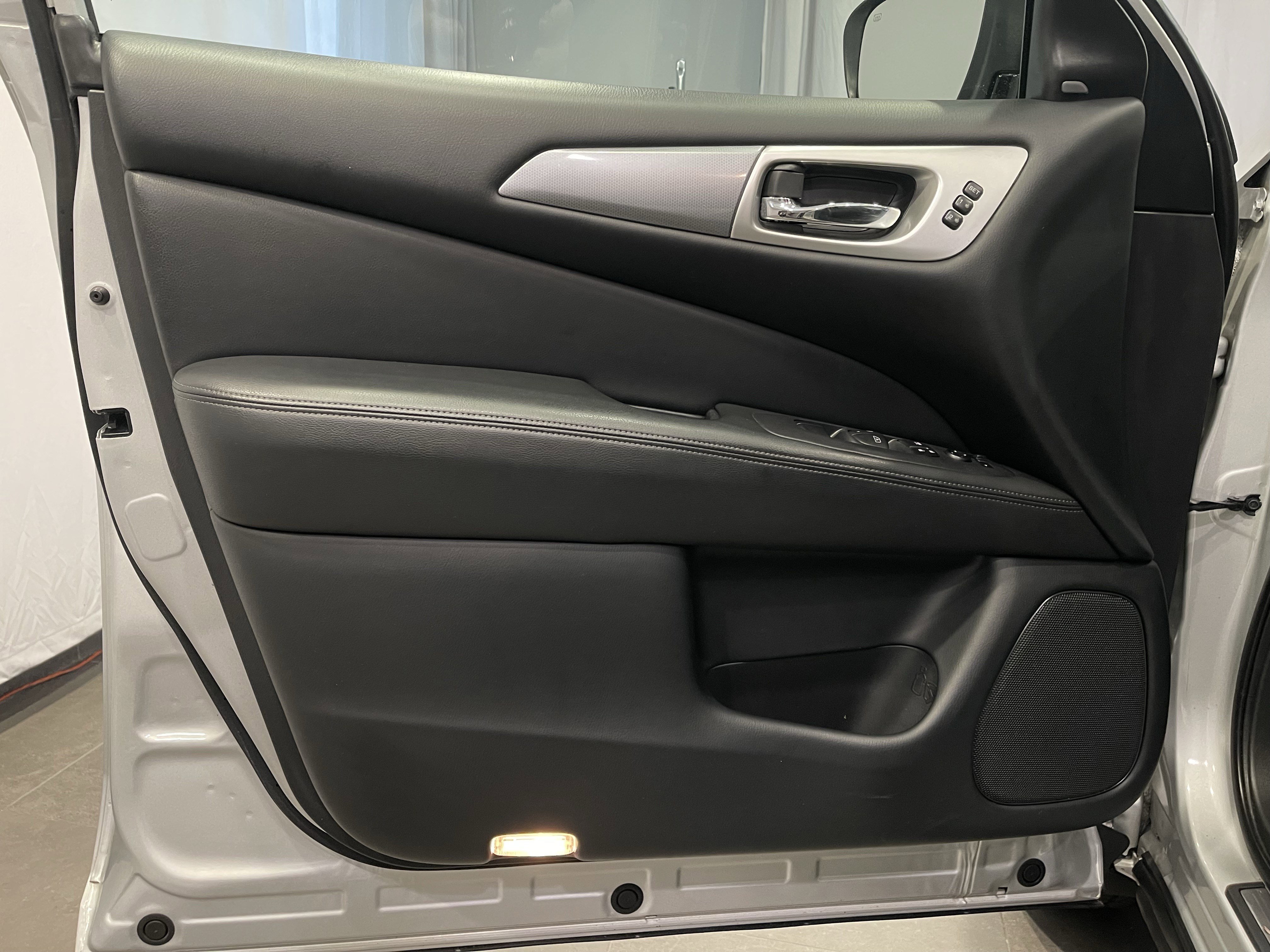 Used 2020 Nissan Pathfinder SL image 12