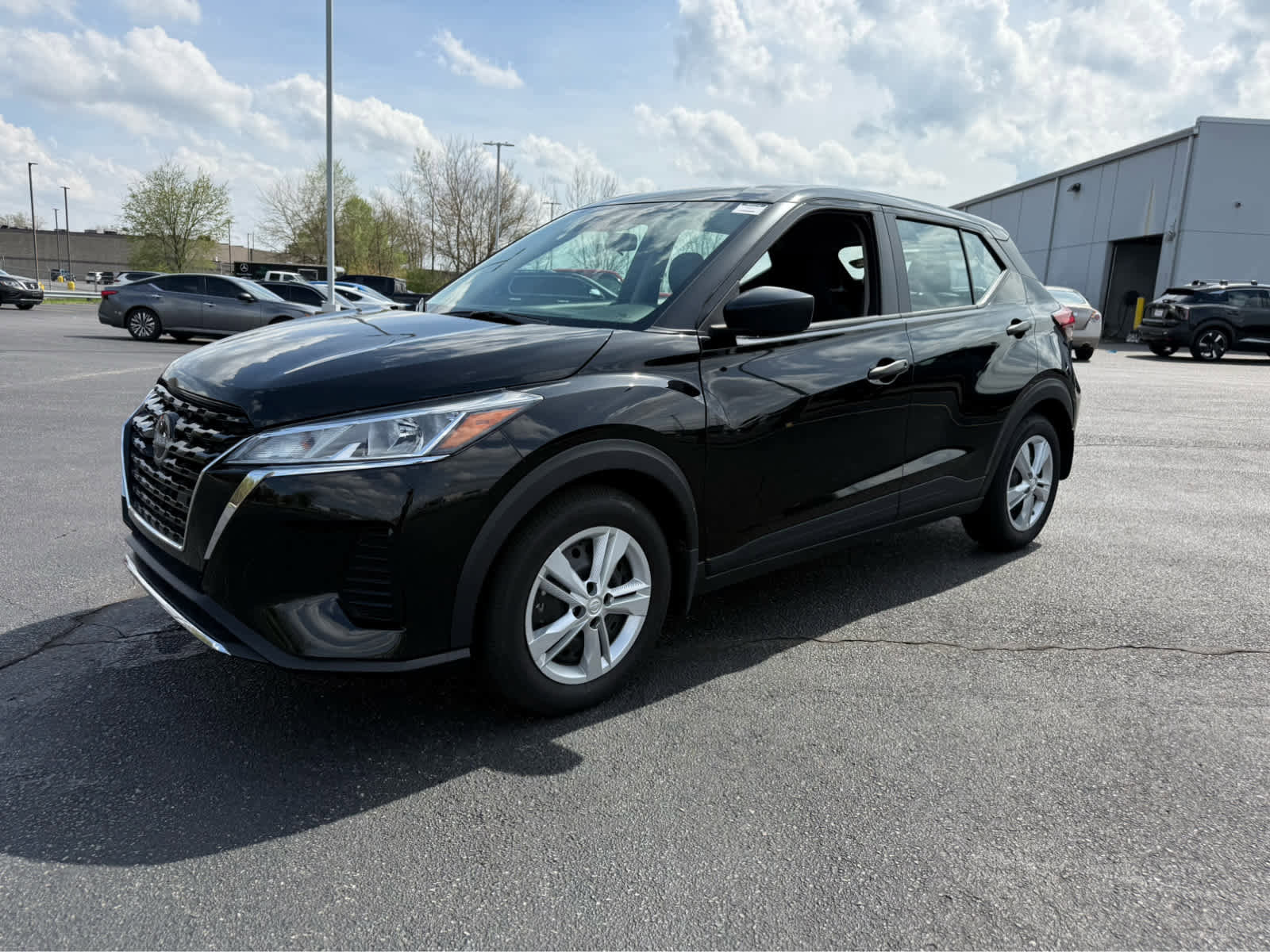 Used 2025 Nissan Kicks Play S FWD image 3