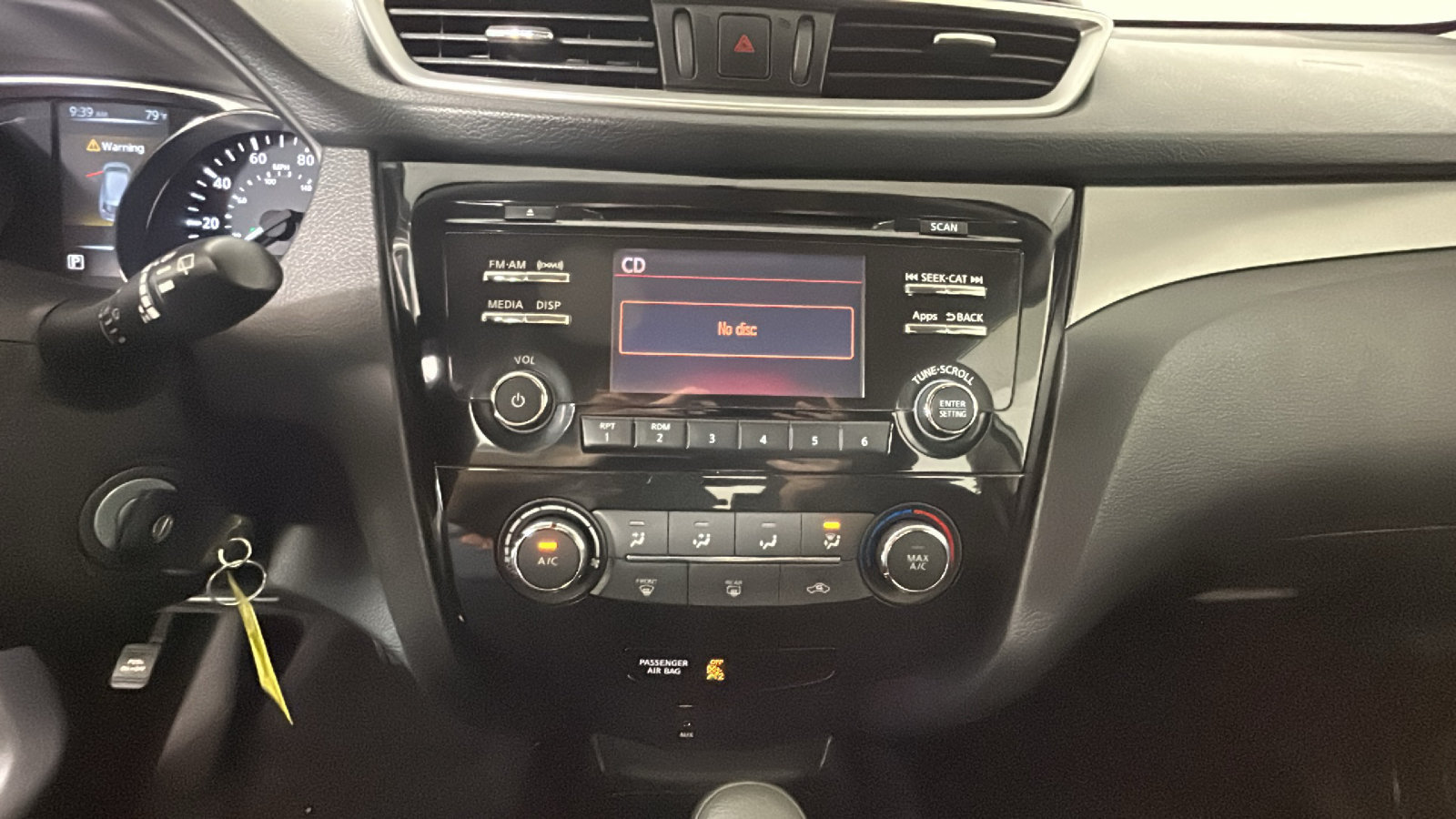 Used 2016 Nissan Rogue S AWD/4WD image 27