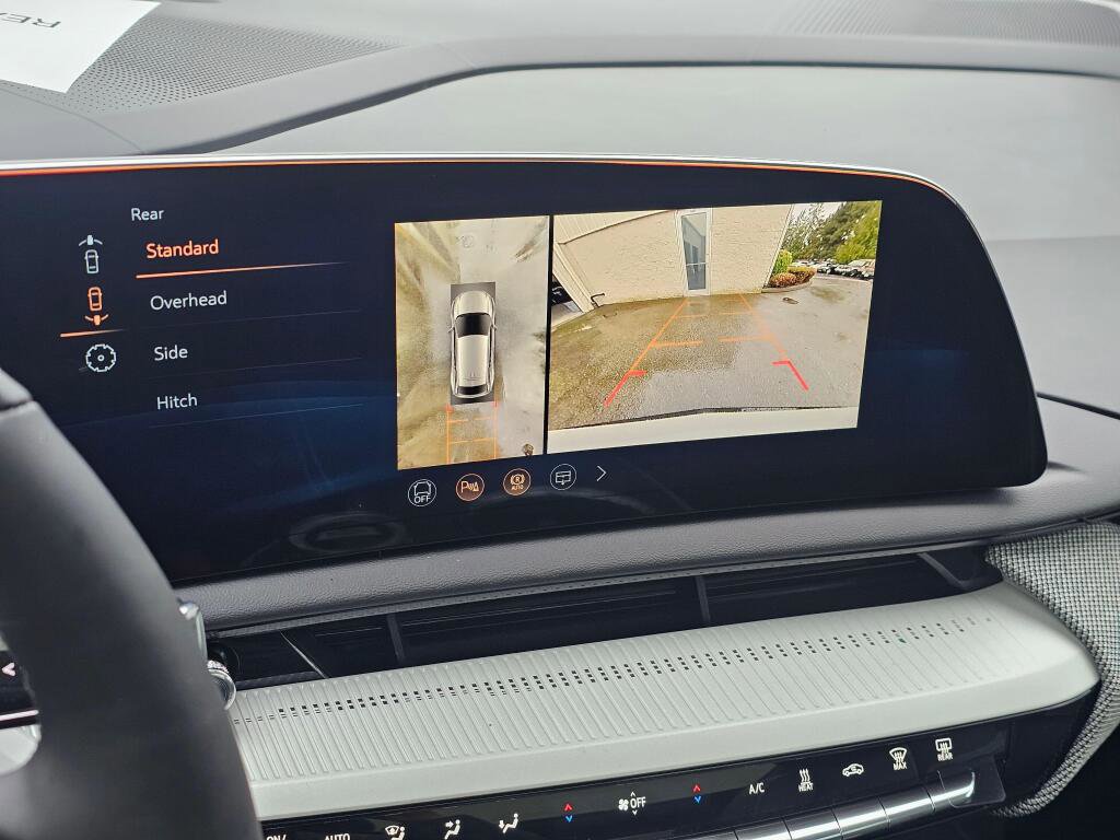 New 2026 Cadillac Optiq Luxury 2 image 36